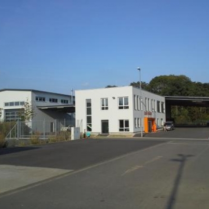 LKW-Werkstatt und Betriebsgebäude